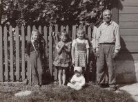 III Nagroda do 15 lat - Marek Onapiuk - MDK Białystok - za prace „Cmentarz”, „XXX”, „XXX”, „Plotki”, „Były sobie kruki”