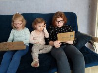 2. "Bizneswoman Hania, Ola i Ania pozdrawiają"