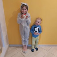 6. Julitka i Mateusz z barankiem